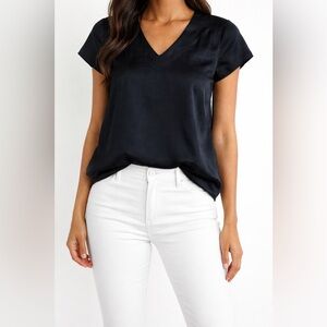 New Contemporaine Simons women’s black V-neck short sleeves top size M loose fit